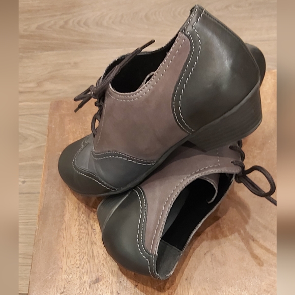 Remonte leather wingtip heeled brogues - Picture 6 of 8